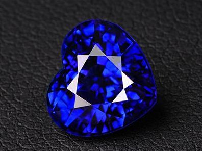 天然蓝宝石国际市场价如何？怎样区分冒充天然蓝宝石的山寨货？