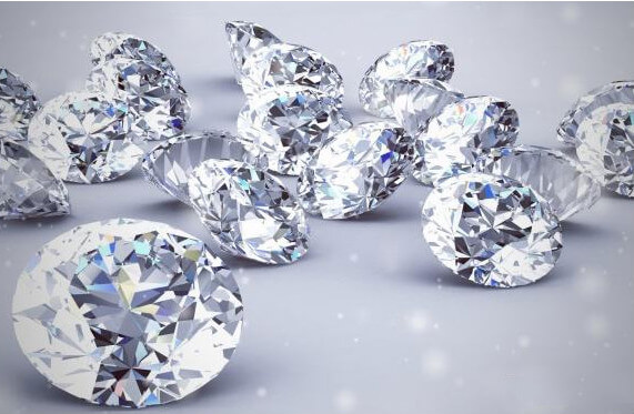 面上常见的仿钻石有人造立方氧化锆(cubic zirconia/cz)–简称为锆石