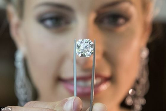 钻石分级的注意事项 钻石的荧光和磷光