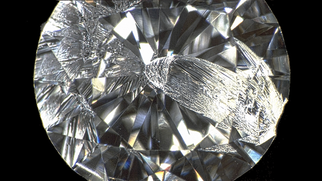 如何检查钻石是否松动？钻石的日常护理要注意些什么？