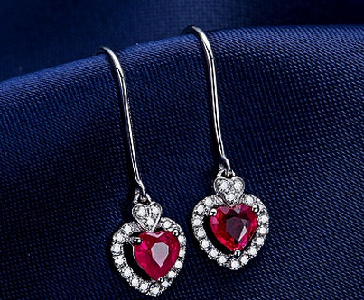 妖艳靓丽的红宝石 代表了美好的爱情