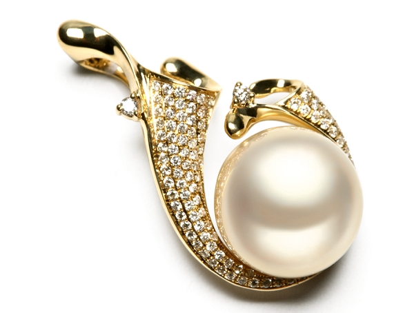 如何鉴别天然珍珠和人工养殖的珍珠?