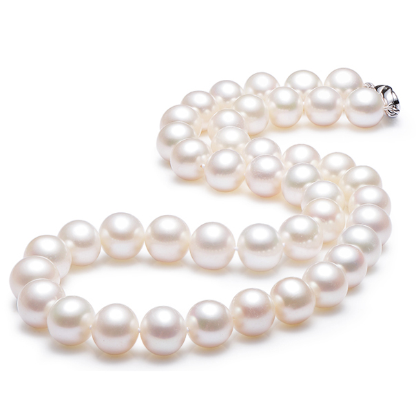 珍珠配饰被赋予多样形态 选择更多材质搭配