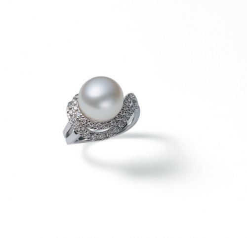 珍珠首饰的优雅魅力最能让人怦然心动，你心动了吗