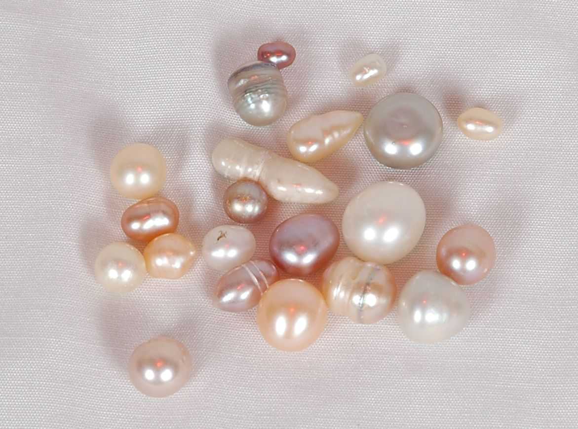 通过色斑来辨别染色珍珠和天然珍珠