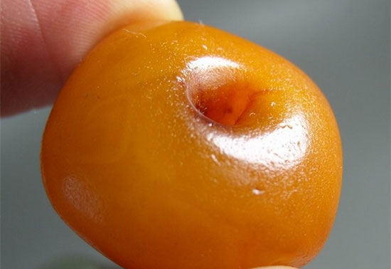 枣红色蜜蜡究竟是怎么形成的