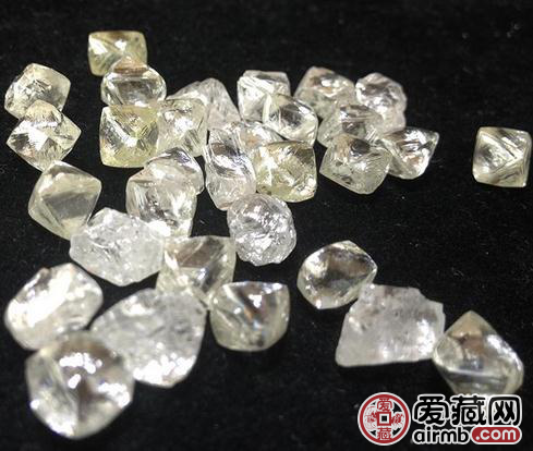 钻石都能人工制造了　人工钻石和天然钻石有区别吗