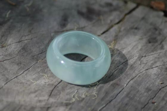 关于翡翠指环传说和美好寓意，玻璃种翡翠指环有哪些款式？
