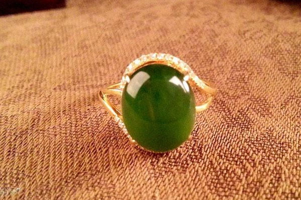 常见的几种玉石戒指镶嵌款式 玉石戒指镶嵌款式有哪些