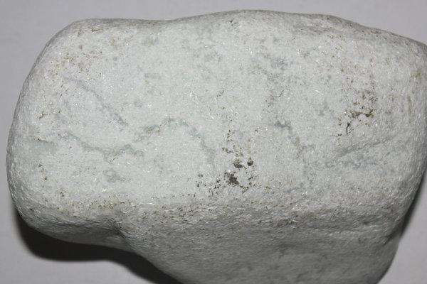白沙皮翡翠原石的特征有哪些 翡翠白沙皮原石特点