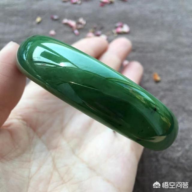 玉手镯什么品牌最好,想买一个和田玉手镯，哪个品牌较好？