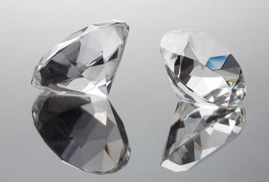 钻石和莫桑石怎么区别?