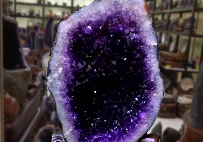 紫水晶洞的功效与作用寓意-紫水晶知识