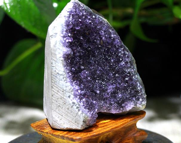 紫水晶原石摆件寓意-放在家里什么位置好