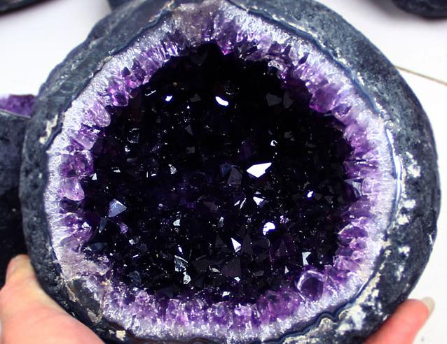 紫水晶原石有辐射吗-需要消磁吗