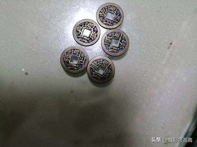 玉原石图片,各位藏友看看，这是玉石吗？