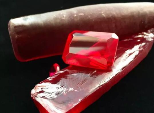 合成红宝石是什么材质-对身体有害吗