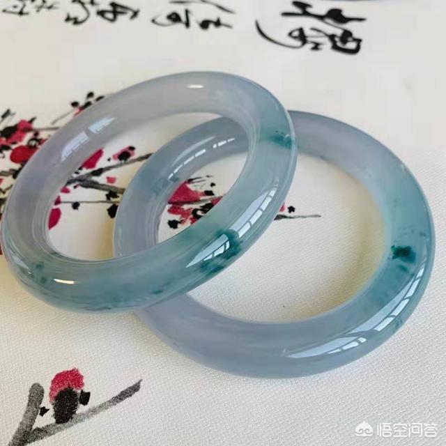 珠宝店的翡翠手镯利润大概是多少,几十万买个翡翠镯子到底值不值？