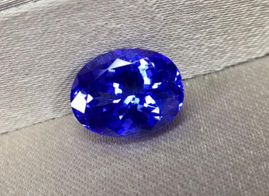 坦桑石是钻石吗-坦桑石是蓝宝石吗