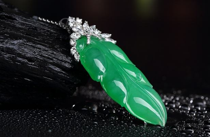 绿色的玉石不一定就是翡翠，教你几招辨认各种绿色玉石