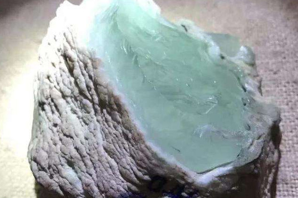 冰种白皮翡翠原石有什么特点 白皮木那翡翠原石怎样区分