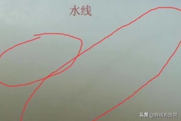 假的玉手镯是什么做的,一些街上卖的10元手镯都是从哪来的？