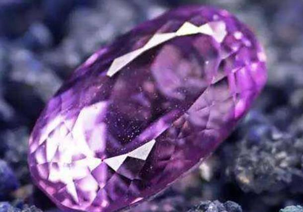 紫锂辉石的寓意-功效和保养