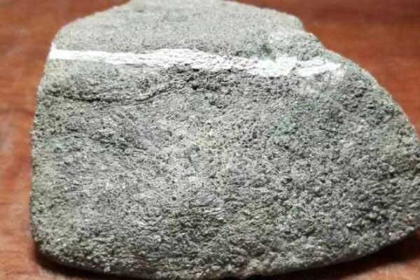 翡翠原石皮壳形成所具备什么条件 翡翠原石皮壳是如何形成的