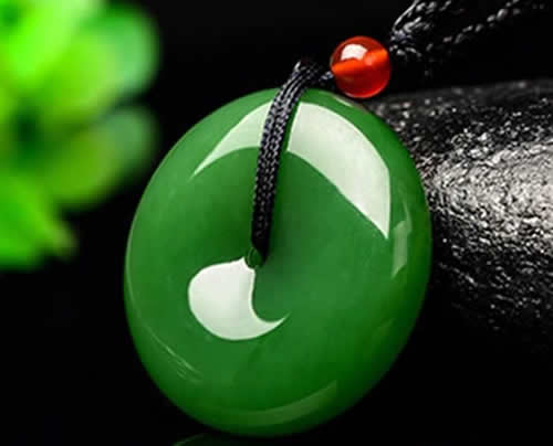 蛇纹石玉有什么颜色？绿色越深品质越好？