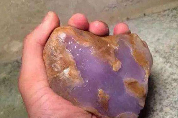 紫水晶原石价格怎么样 紫水晶原石是玉石吗