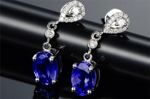 坦桑石和蓝宝石有什么区别？坦桑石和蓝宝石的价格哪个更高？