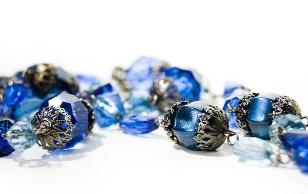 如何巧妙的区分坦桑石和蓝宝石？