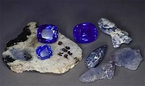 极品蓝宝石 超稀有的喀什米尔蓝宝石长什么样？