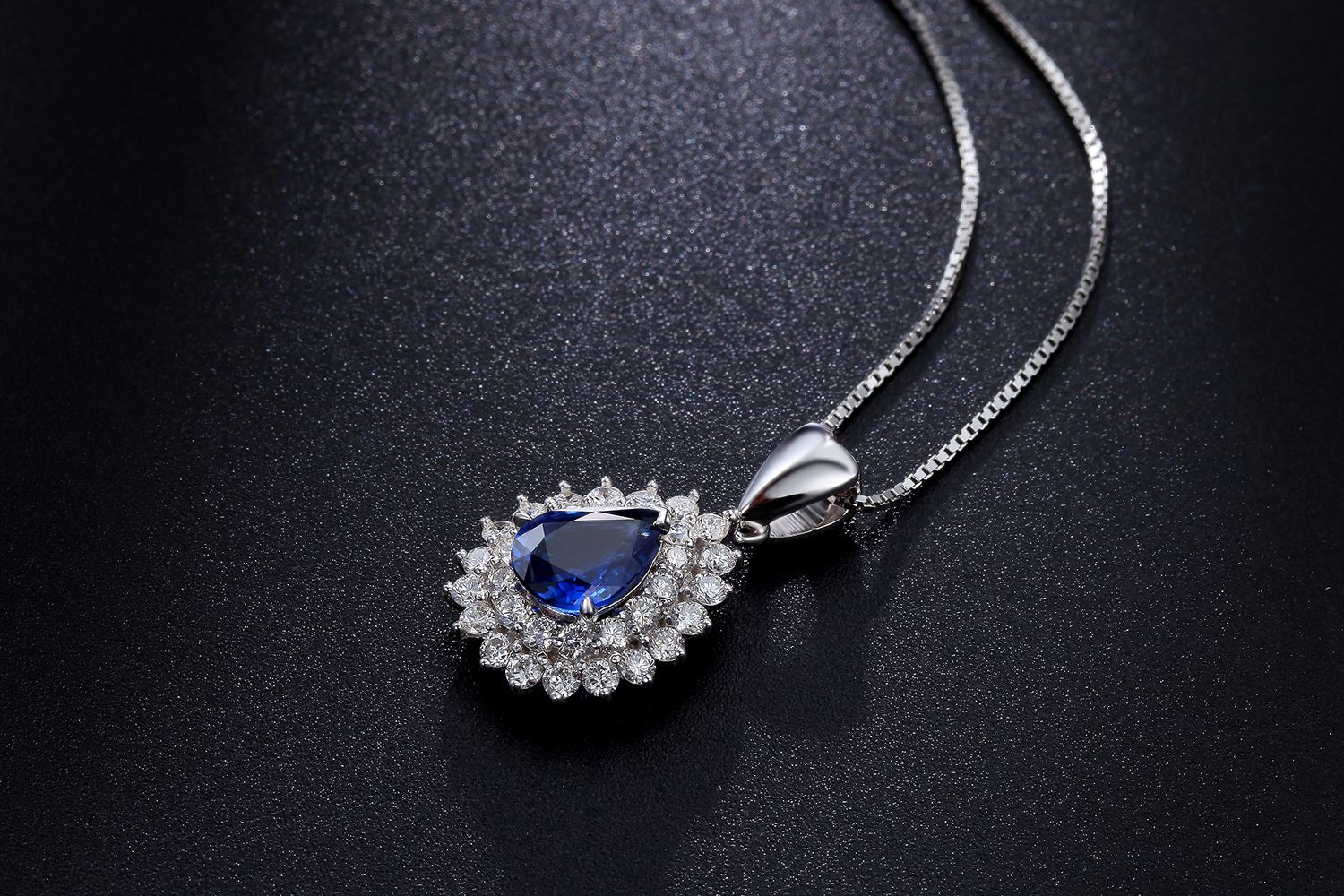 为什么蓝宝石要被镶嵌在项链上？蓝宝石项链究竟有着多大的魅力？