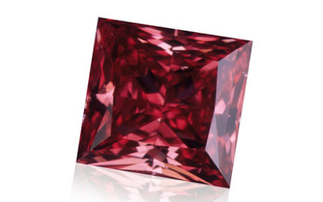 为什么说红色钻石是最稀有的彩色钻石？