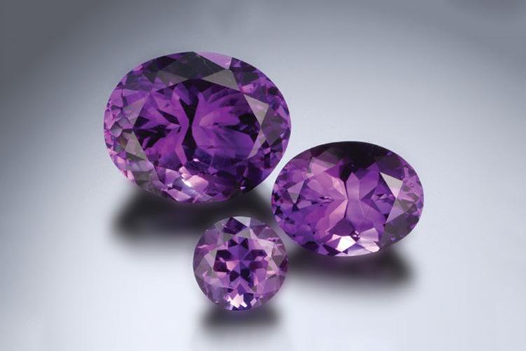 紫晶金矿石和石榴石的区别在哪里呢