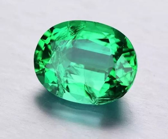 祖母绿方形钻石戒指