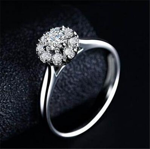 圆形铺满碎钻戒指 一圈碎钻的戒指