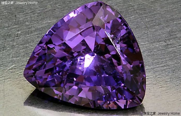 紫色石英石原石图片