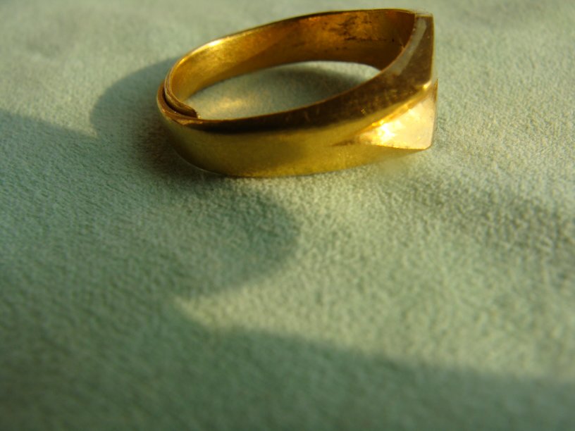  玫瑰金的戒指一般多少钱