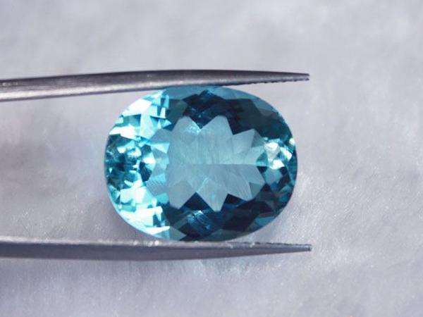 海蓝宝的佩带方法，教你简单鉴别海蓝宝石的真假？