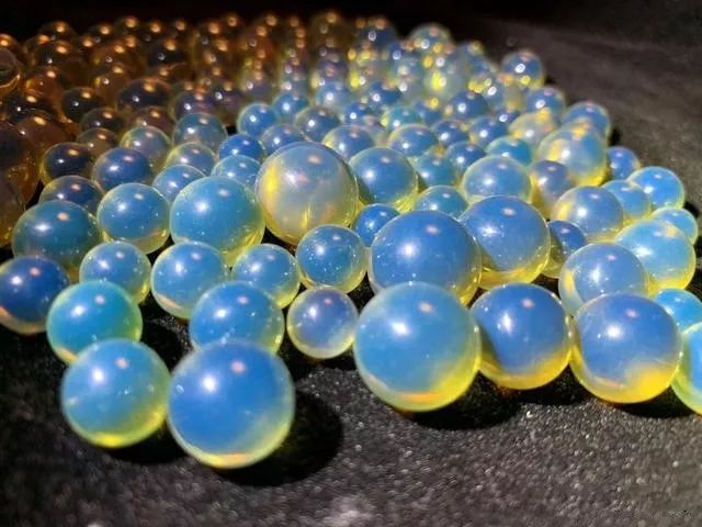 蓝水晶与橄榄石：究竟哪款能够带给你好运？