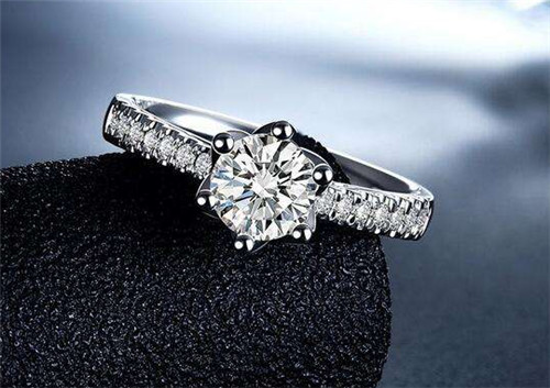 戒指上的钻石可以买吗