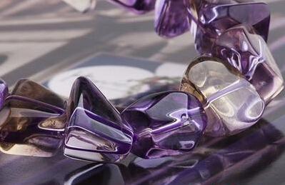什么是紫水晶原石(紫水晶和紫晶石的区别图片)  第2张