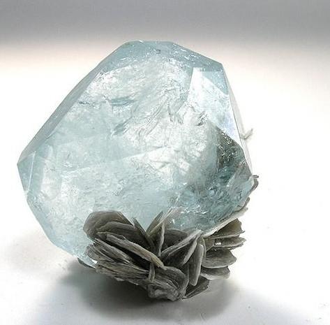 天然水晶莫氏硬度是多少，水晶的硬度高吗，硬度重要吗