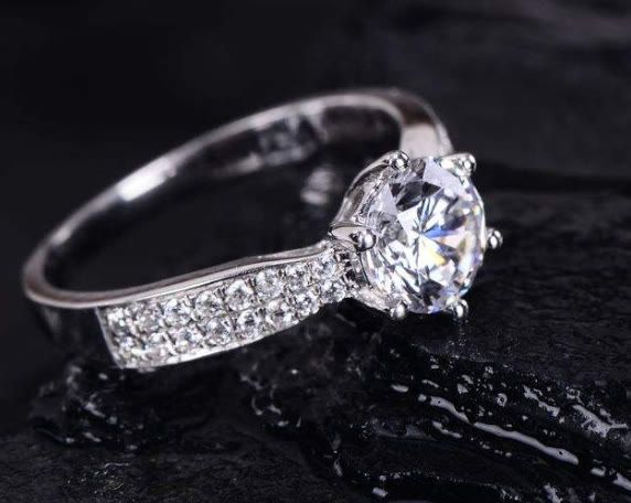 结婚有买铂金戒指的吗