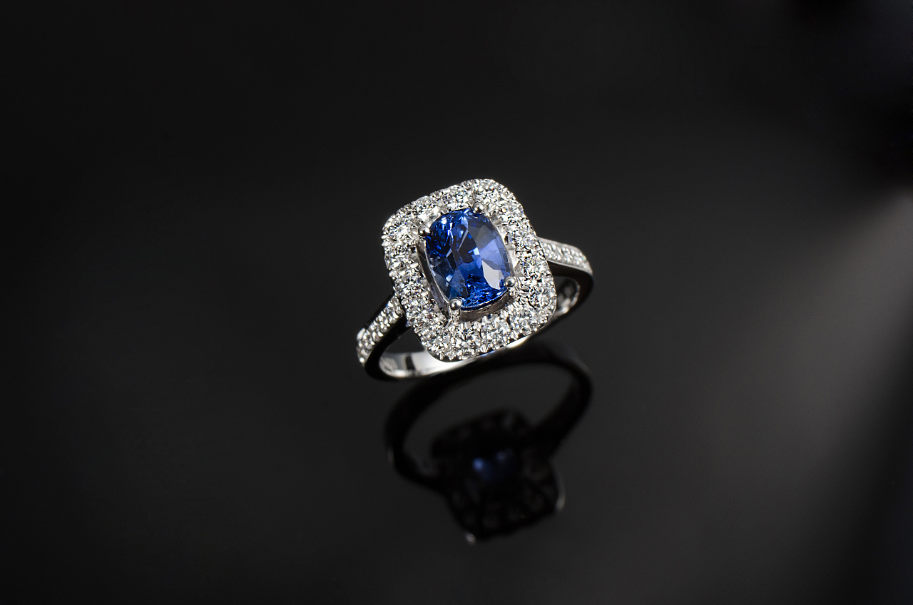 蓝宝石跟钻石 蓝宝石跟钻石区别