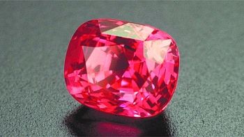 红宝尖晶石