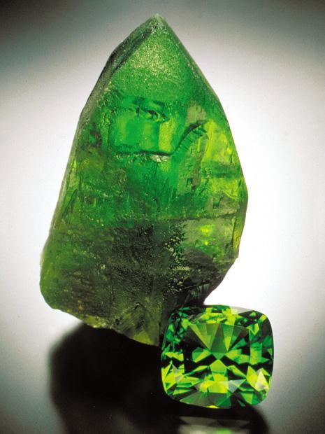 绿宝石和巴林石哪个档次高？