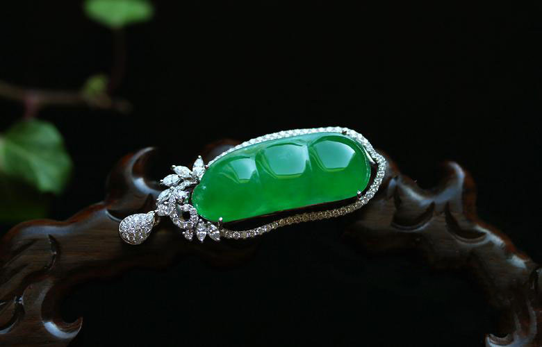 祖母绿宝石是什么 祖母绿和翡翠相同的东西吗